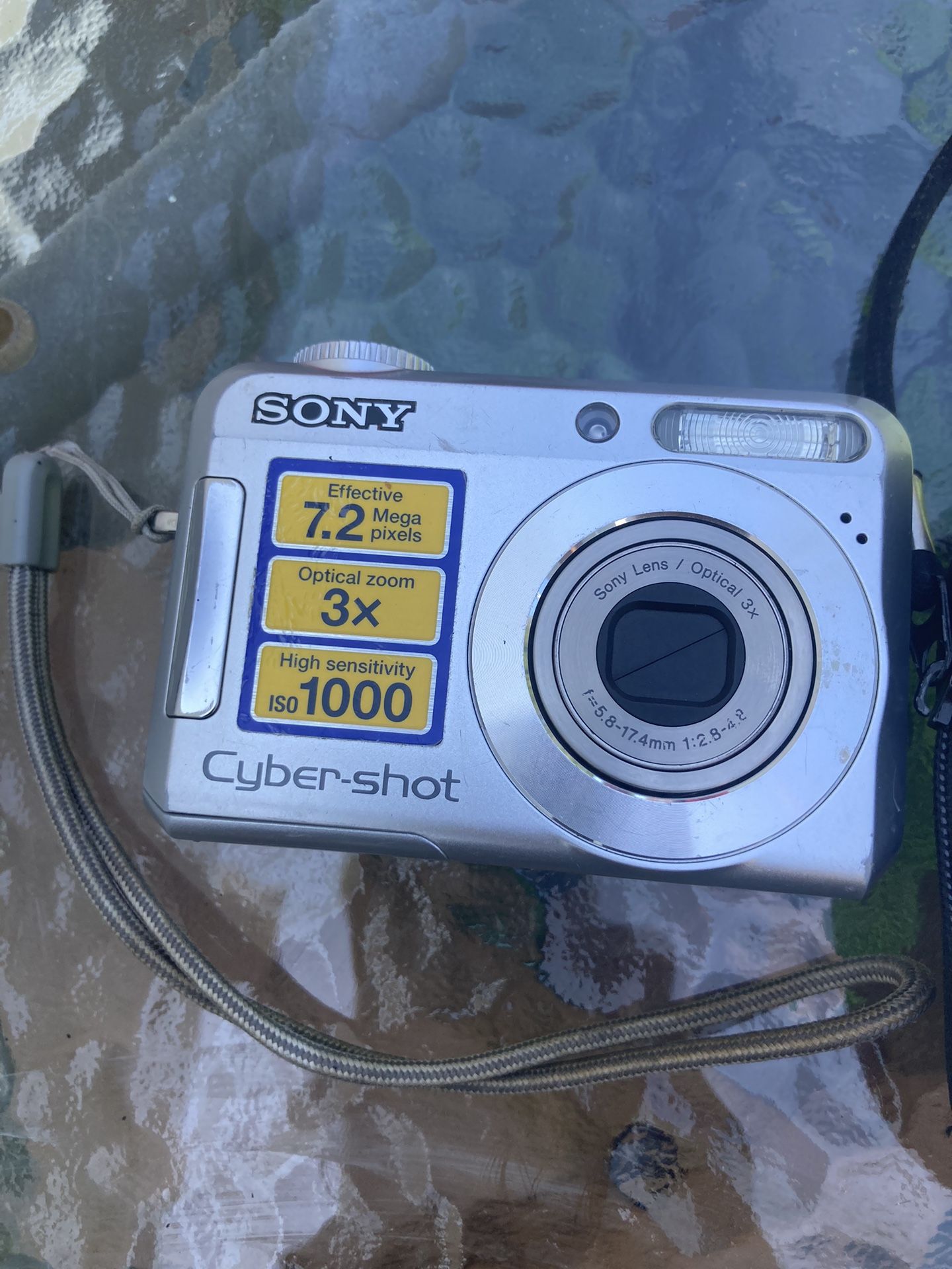 Sony Cyber-shot DSC-S650 Digital Camera 7.2 Megapixel / Silver with case TESTED WORKS