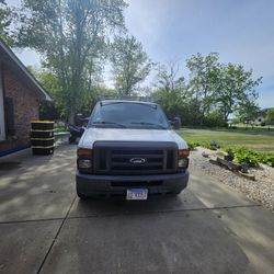 2010 Ford E-350