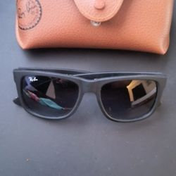 MATTE BLACK RAY BAN SUNGLASSES 