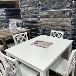 WHITE TABLE SET‼️SALE‼️