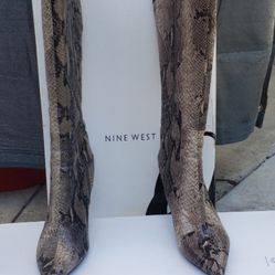 Nine West. Boots Women Size8 Line New Pick Up In Pacoima 