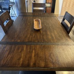 Rustic Dining Set – Like New!