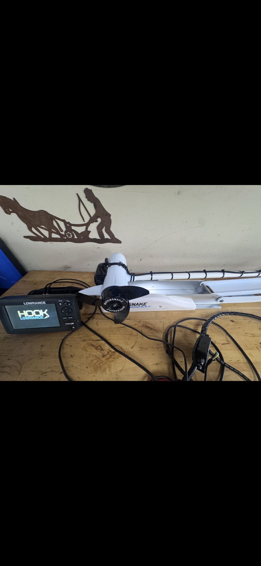 54 LB Trolling Motor With Hook 7” Lowrance GPS / Fish Finder