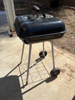 Expert grill barbecue for outdoors in good condition