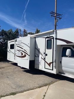 2008 31 foot coachman tailgater class C to slide out loaded