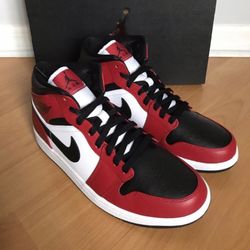 Air Jordan 1 Mid Black Toe Chicago Size 8 / 9