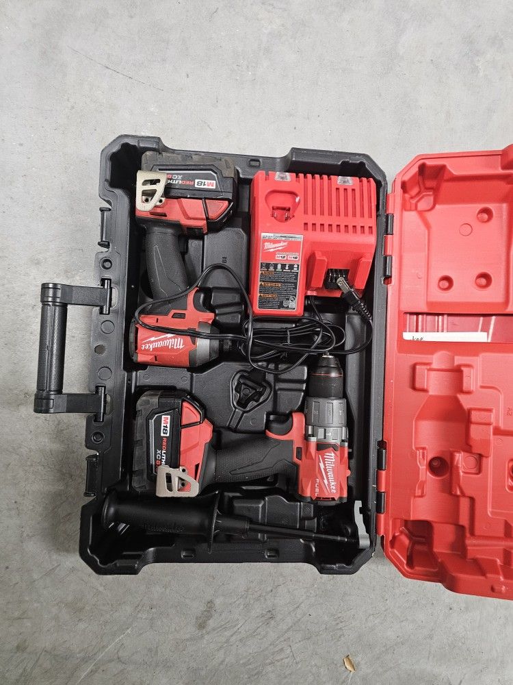 Milwaukee Hammer Drill & Impact Combo