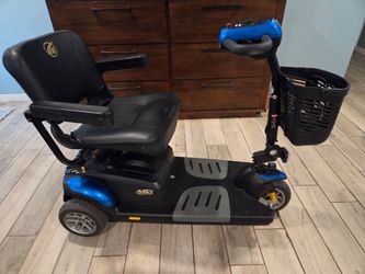 Excellent Condition Golden Technologies Buzzaround EX Scooter