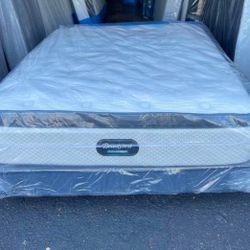 RECOGNIZED BRAND Queen Size Pillow Top 13”New From Factory Delivery Available All Cities  