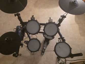 Electric drums zhruns and carpet