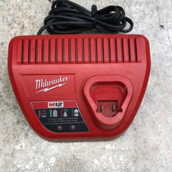 Milwaukee M12 48-59-2401 Battery Charger (70499169)
