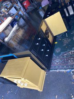 Several matching black Oak pieces and that awesome bright yellow accent piece!