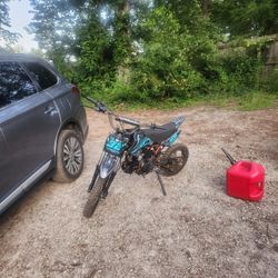 Apollo Dirt Bike 110cc! $600/obo. Trades Considered