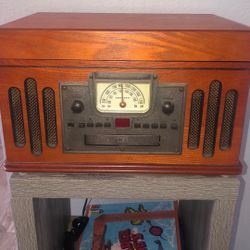 Retro record player, AM/FM, cd and cassette