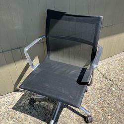 Woodstock “Joan”,midback ,black Mesh