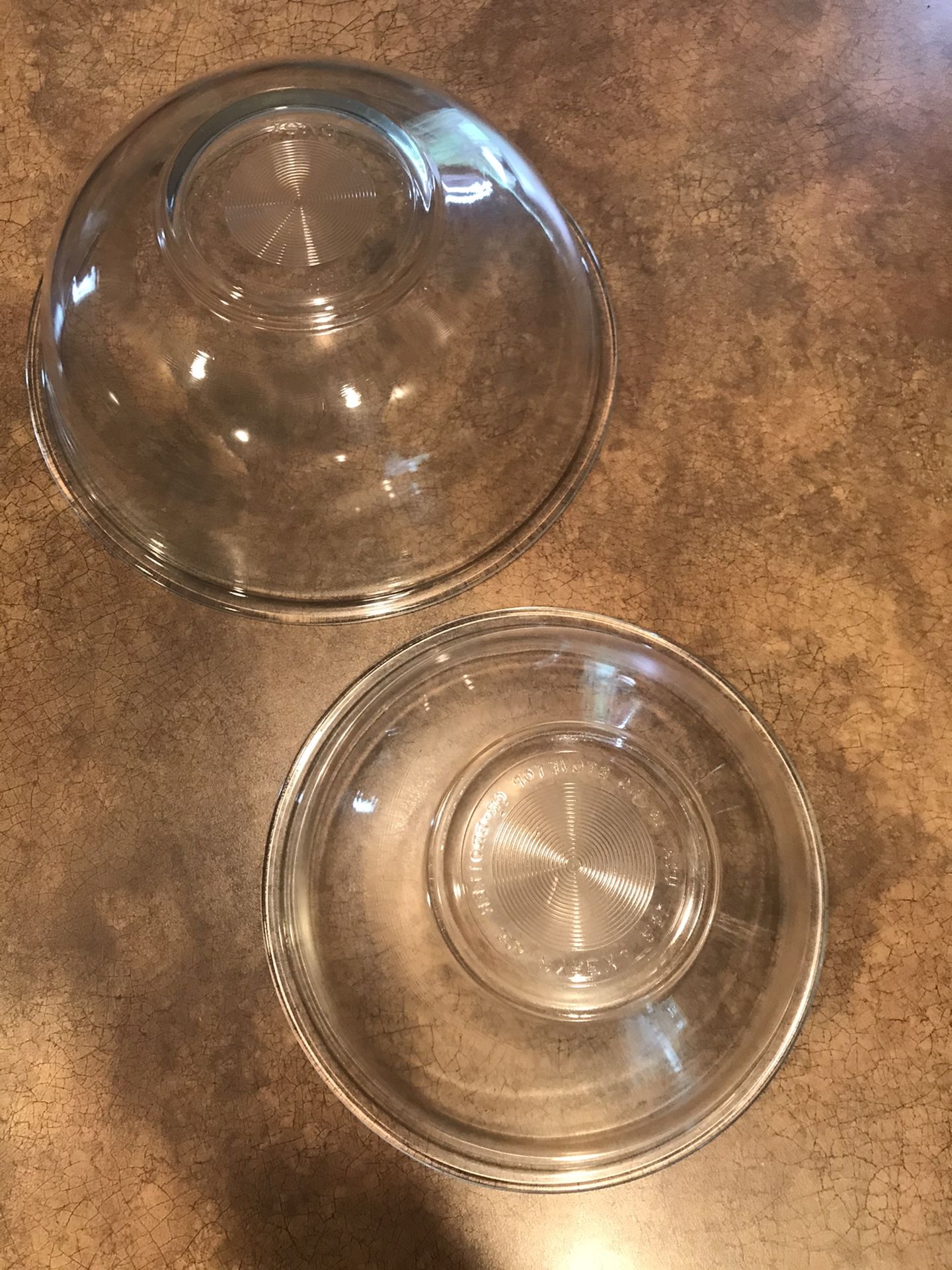 2 large vintage Pyrex nesting baking bowls
