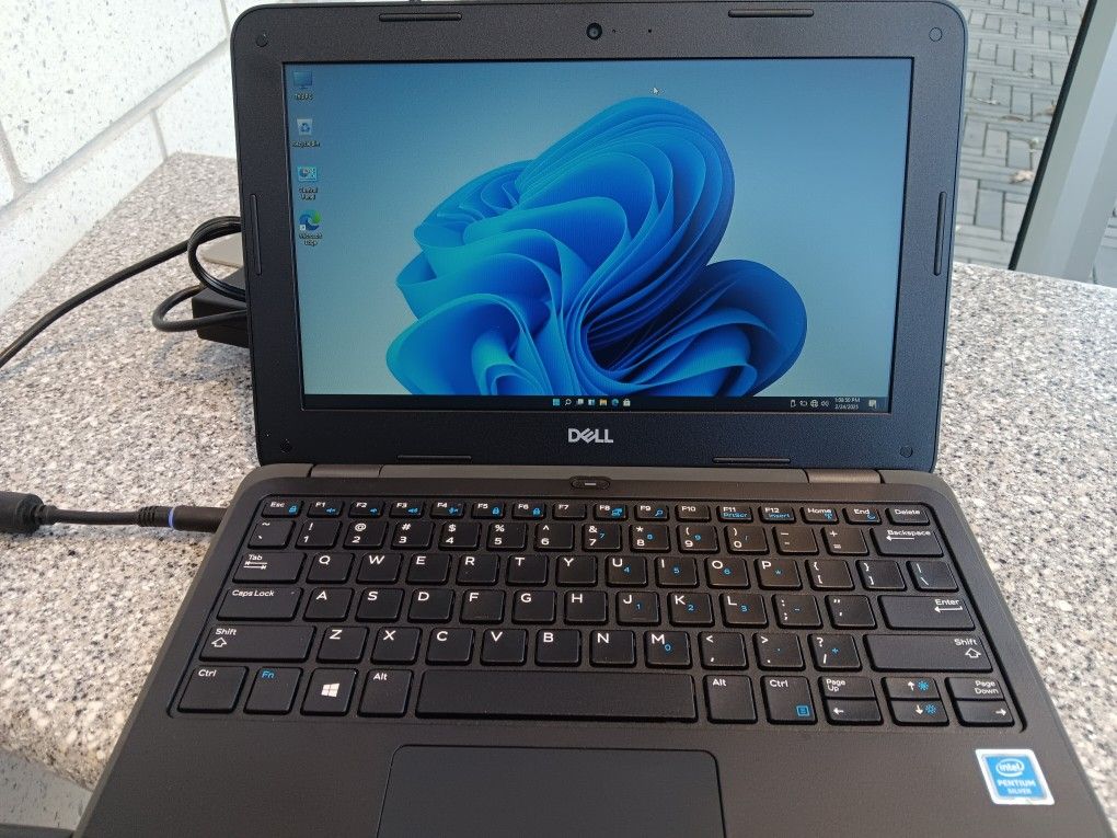 Del 3190 Intel N5000 Processor 8GB RAM 120GB HD Windows 11 Newly Installed