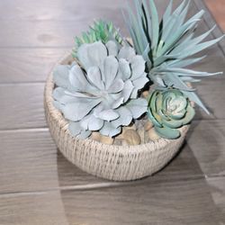 ARTIFICIAL SUCCULENTS IN CERAMIC POT