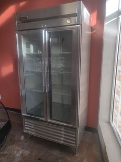 True T-35G Commercial Fridge – Like New! Priced to Sell