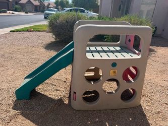 Step2 Kids Lookout Playset with Slide (LxWxH: 41” x 32” x 48”)