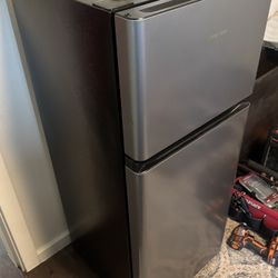 Hisense 4ft Mini Fridge With Freezer