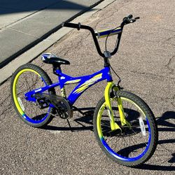 2020 Huffy 20" Shockwave Kid Bike, BMX Style w/Kickstand & Pegs + FREE Bell Helmet