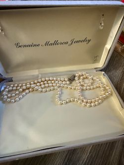 Vintage multi-strand Mallorca pearl necklace