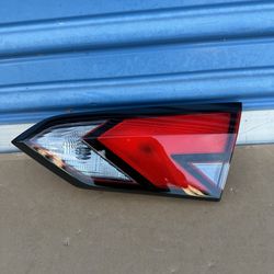 2020,2021,2022,2023,2024,2025 Nissan Versa Trunk TailLight/Mica De Cajuela Rh Passenger Oem Ask