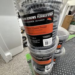 5 pack  5000 screws.  All 5 buckets for $200 cash or Zelle We locate in hesperia please massage me for directions  Grip Rite #7 x 2" Phillips Bugle He