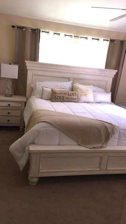 White Wash Wood King Size Bedroom Set