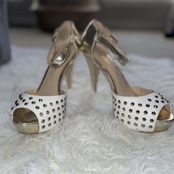 Women’s Shoe - Size 6.5