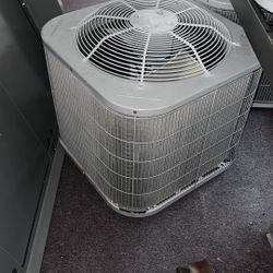 USED 2 - TON AC  UNIT CARRIER AND GOODMAN  ( CONDENSERS AND  AIR HANDLERS)