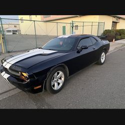 Dodge Challenger  V6