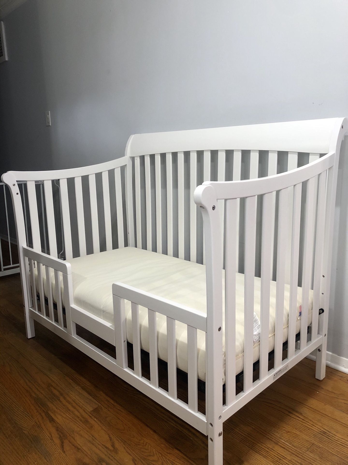 Toddler bed with mattress an excellent condition