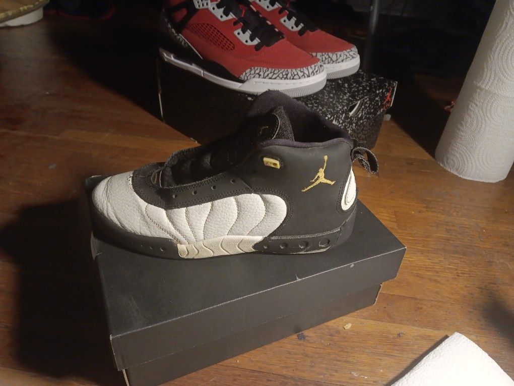 Needs Laces Size 3y