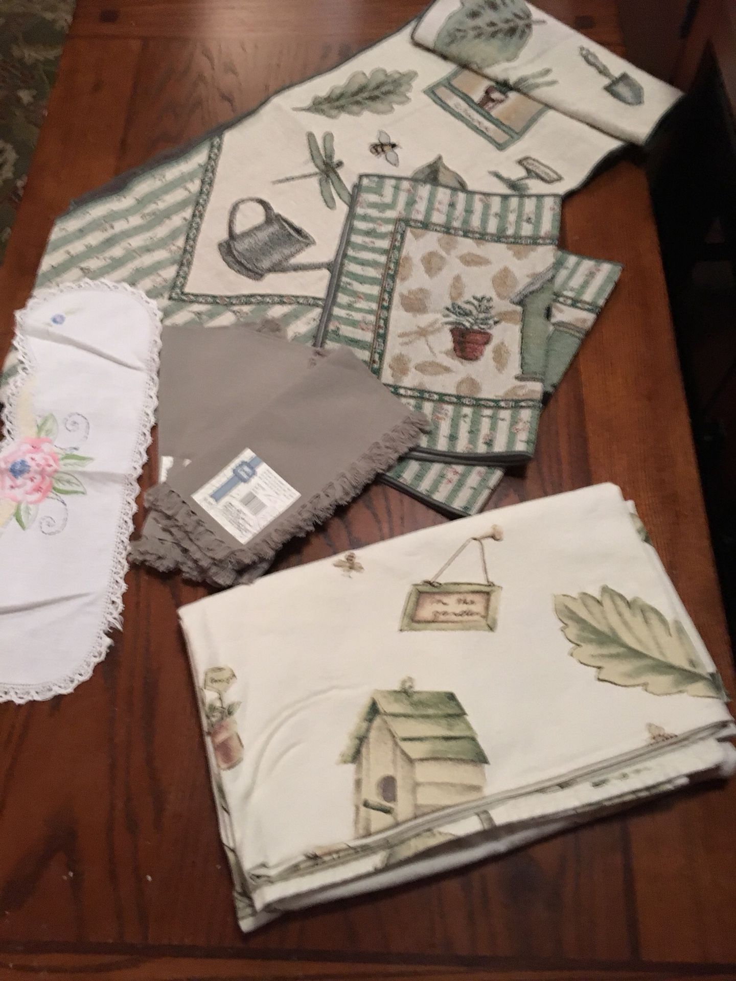 Pfaltzgraff naturewood table cloth, table runner,2 placemats etc