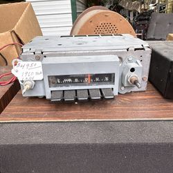 Vintage 1960s Delco GM Push Button AM Car Radio – Chevy / GM Truck Restoration Parts” (Alternative: “1 Era Delco Chevrolet Pushbutton AM Radio