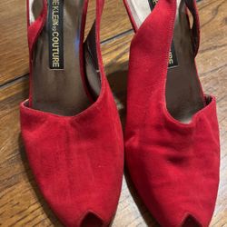 womans red heels 