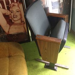 👍😁🎅…!!!!YES … NEW PRICES……1970’S SHOWCASE CINEMETTE EAST MOVIE CHAIR ROW 1