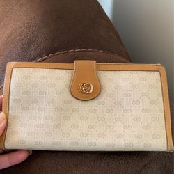 Gucci Wallet Authentic