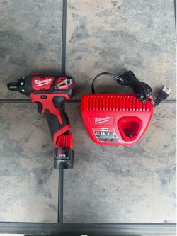 Milwaukee M12 Screwdriver with Battery and Charger