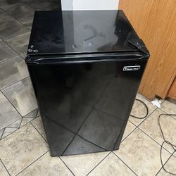 Magic Chef Mini Fridge