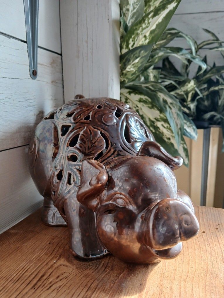 Big Booty Ceramic Pig Cutie!