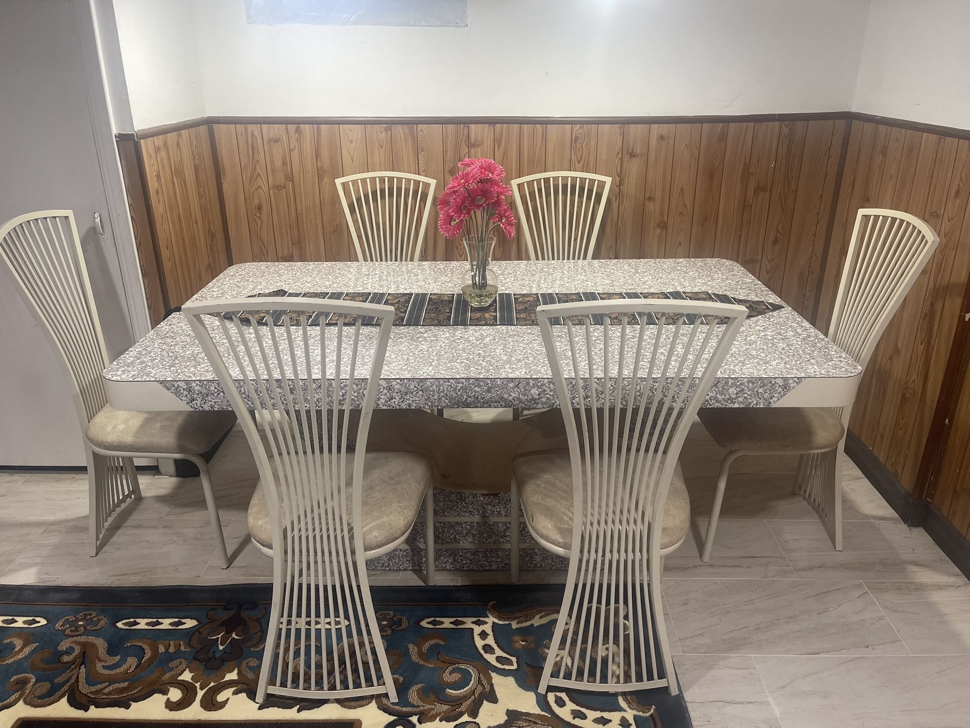 Beautiful table with 6 chairs