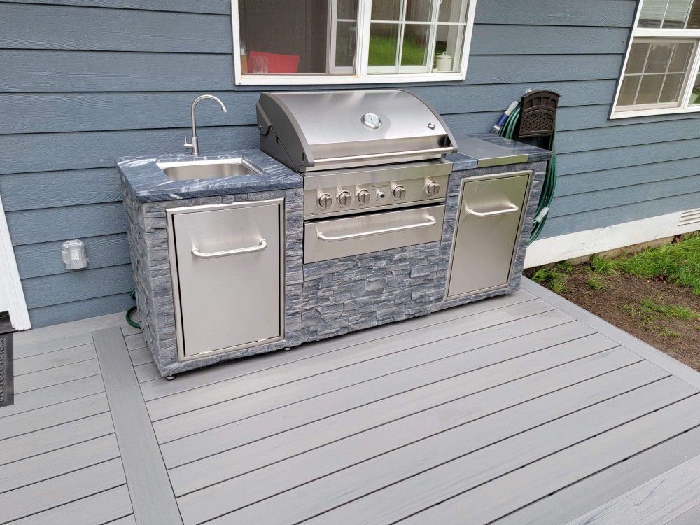 Member's Mark SS304 Deluxe Stacked Stone 4 Burner Grill Island

