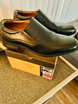 Men's dress shoe-size 13-Dockers $35