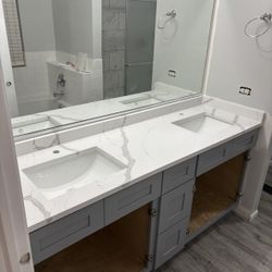 BATHROOM VANITY WITH CABINETS!!