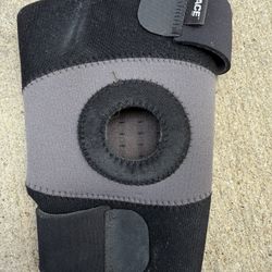 ACE Brand Adjustable Knee Brace with Side Stabilizers