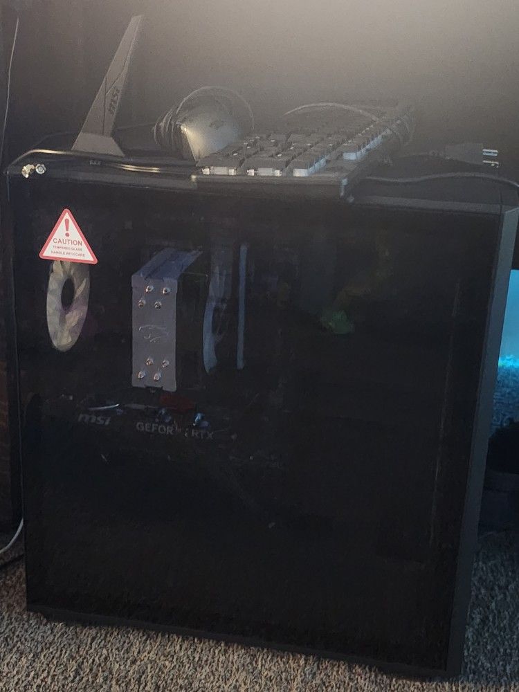 700 Gaming Desktop Computer Basically New