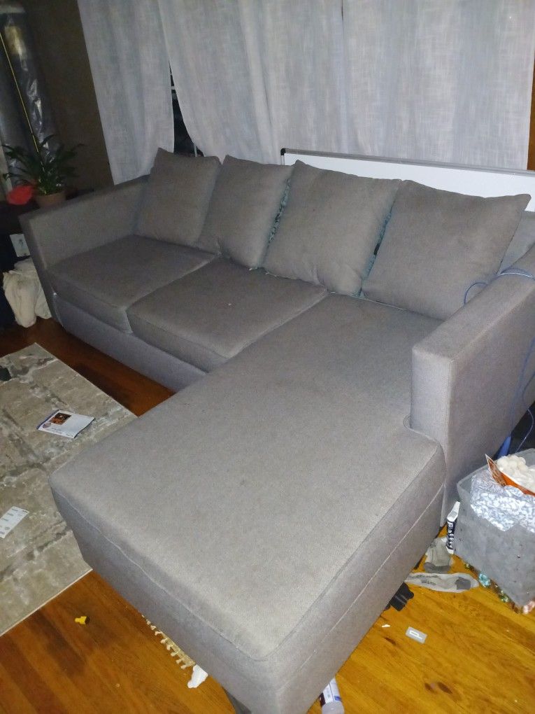 Light Grey Sofa w/ Lounge Chaise
